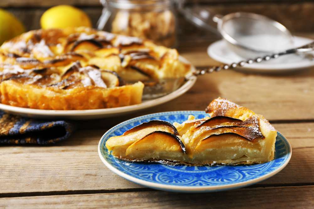 Strawberry Gum-Spiced Apple Tart