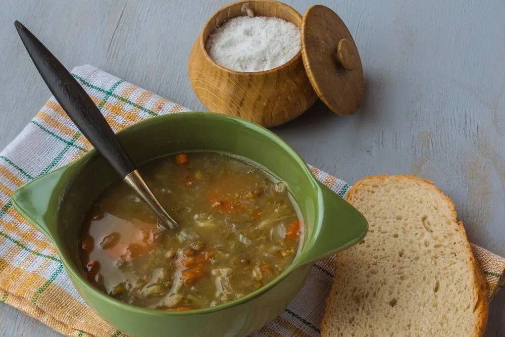 Ham hock and lentil soup